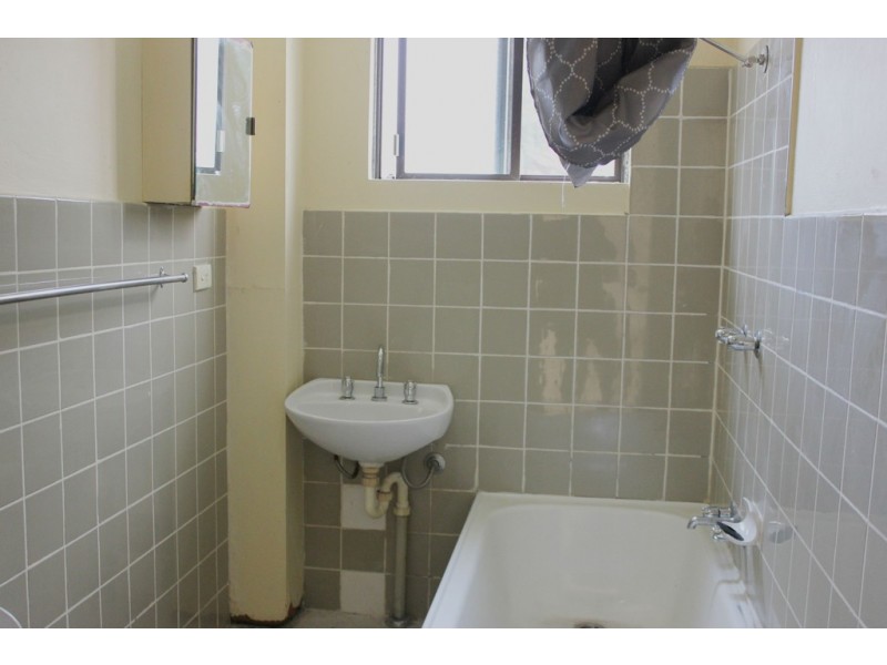 2/70 HUGHES ST, Cabramatta NSW 2166