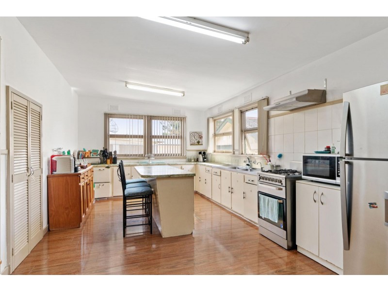 1 BARLOW CRESCENT, Canley Heights NSW 2166