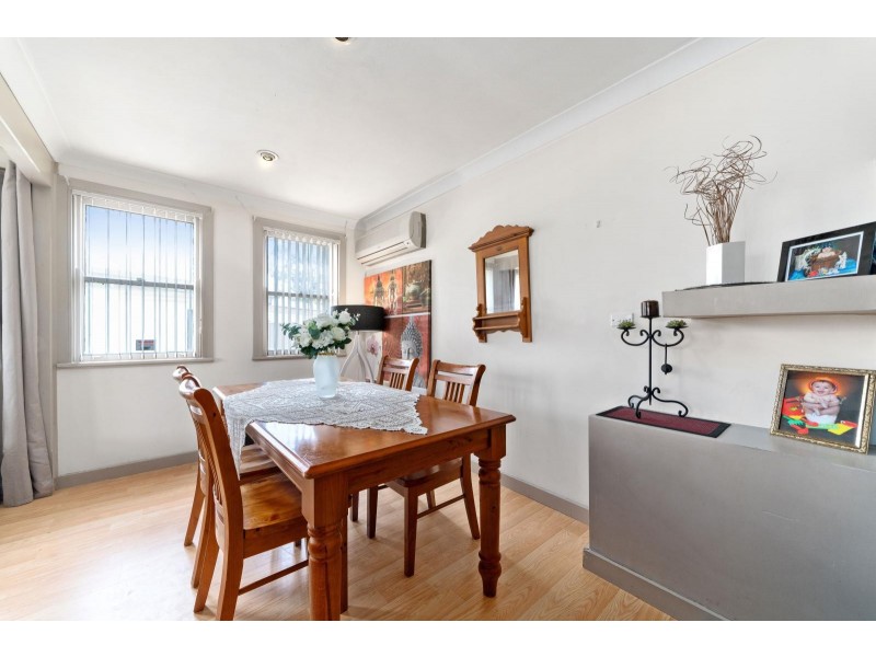 1 BARLOW CRESCENT, Canley Heights NSW 2166