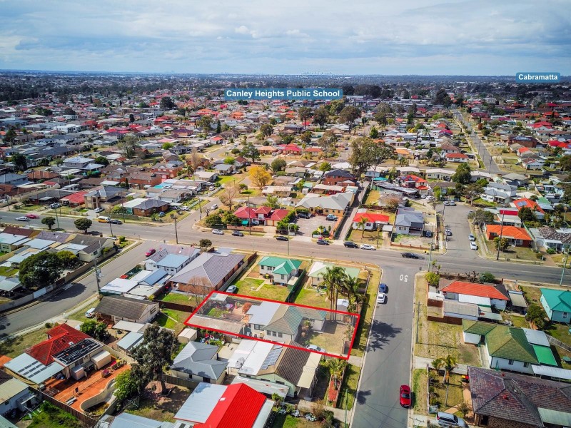 1 BARLOW CRESCENT, Canley Heights NSW 2166