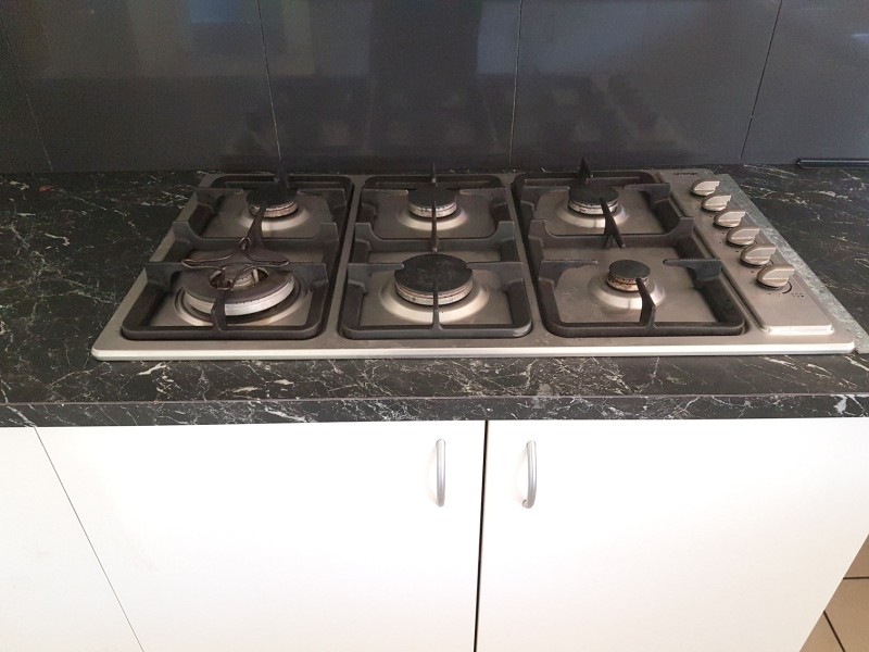 8 Rundle Rd, Green Valley NSW 2168