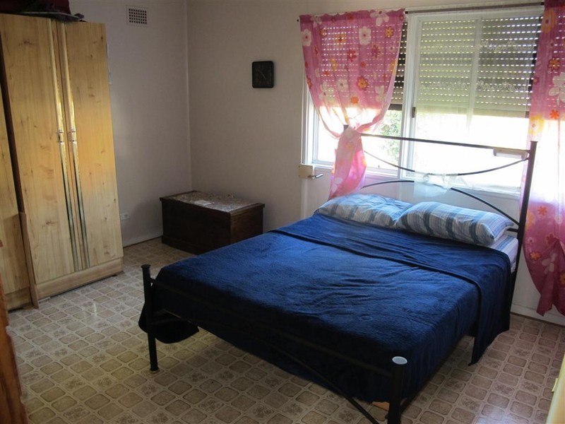 Fairfield West NSW 2165