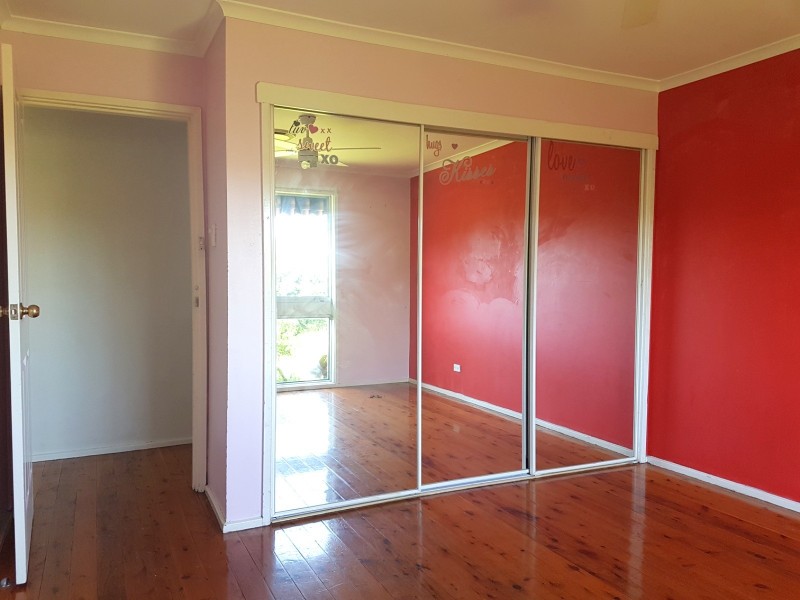 8 RUNDLE RD, Green Valley NSW 2168