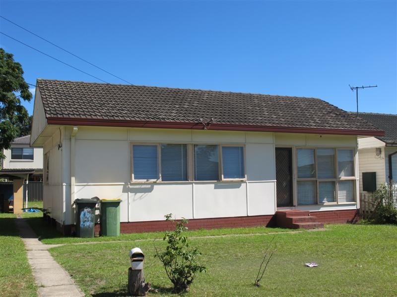 40 AVOCA ROAD, Canley Heights NSW 2166