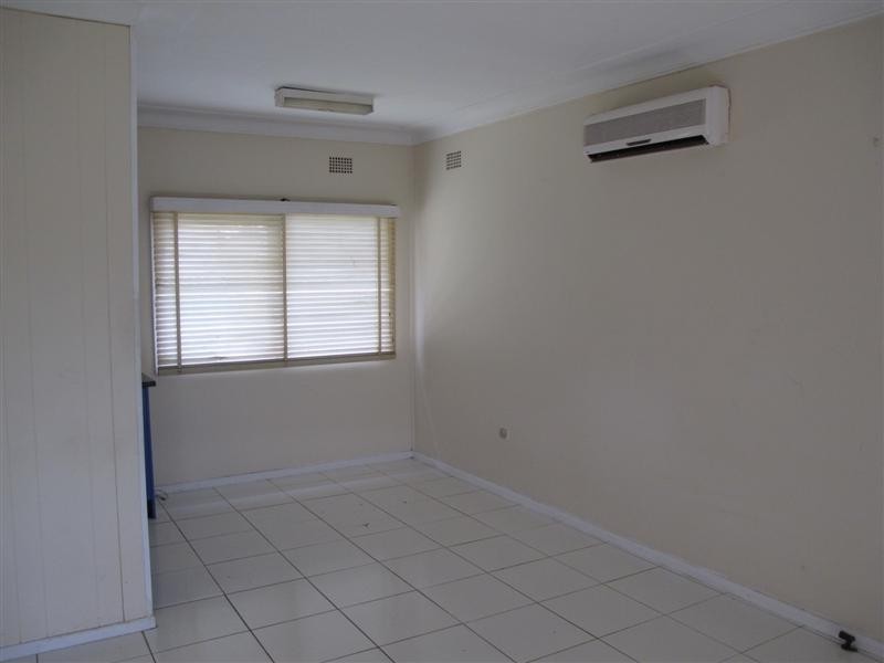 40 AVOCA ROAD, Canley Heights NSW 2166