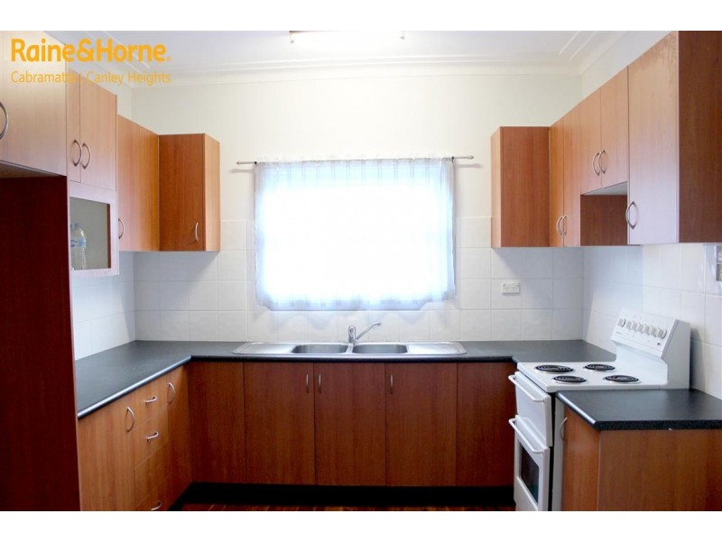 4 BENSON ST, Carramar NSW 2163