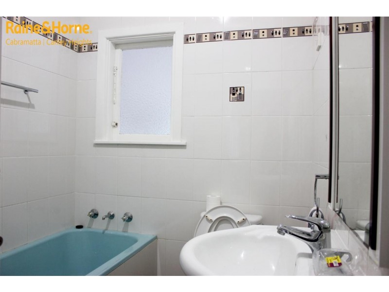 4 BENSON ST, Carramar NSW 2163