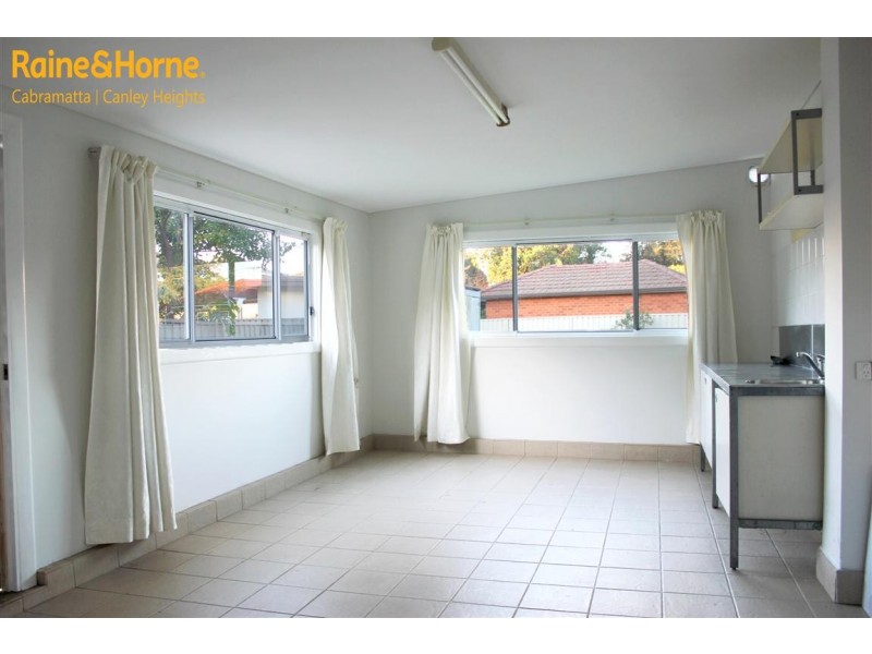 4 BENSON ST, Carramar NSW 2163