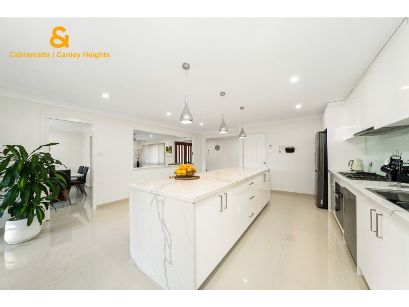 25 AYLESBURY CRESCENT, Chipping Norton NSW 2170