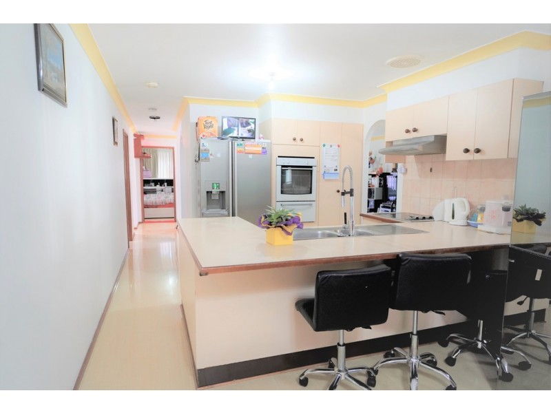 135 SWEETHAVEN ROAD, Bossley Park NSW 2176