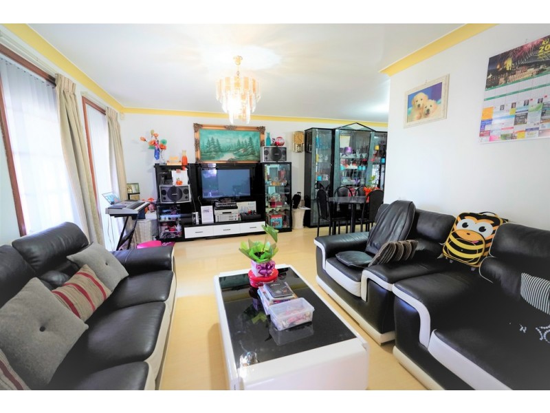 135 SWEETHAVEN ROAD, Bossley Park NSW 2176