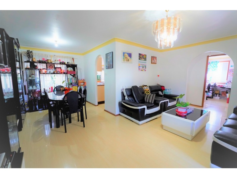 135 SWEETHAVEN ROAD, Bossley Park NSW 2176