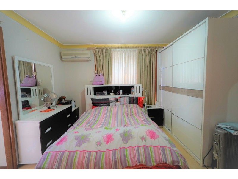 135 SWEETHAVEN ROAD, Bossley Park NSW 2176