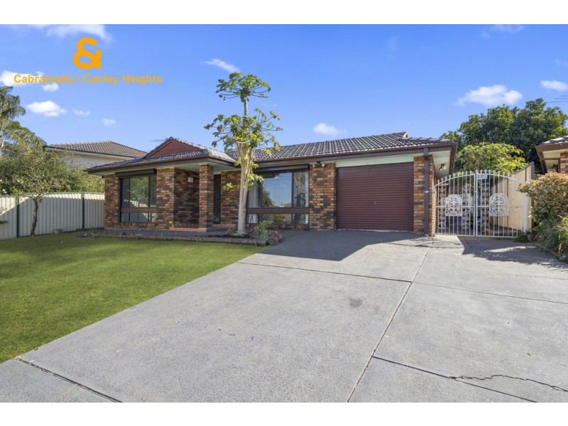 2 TORWOOD PLACE, St Johns Park NSW 2176
