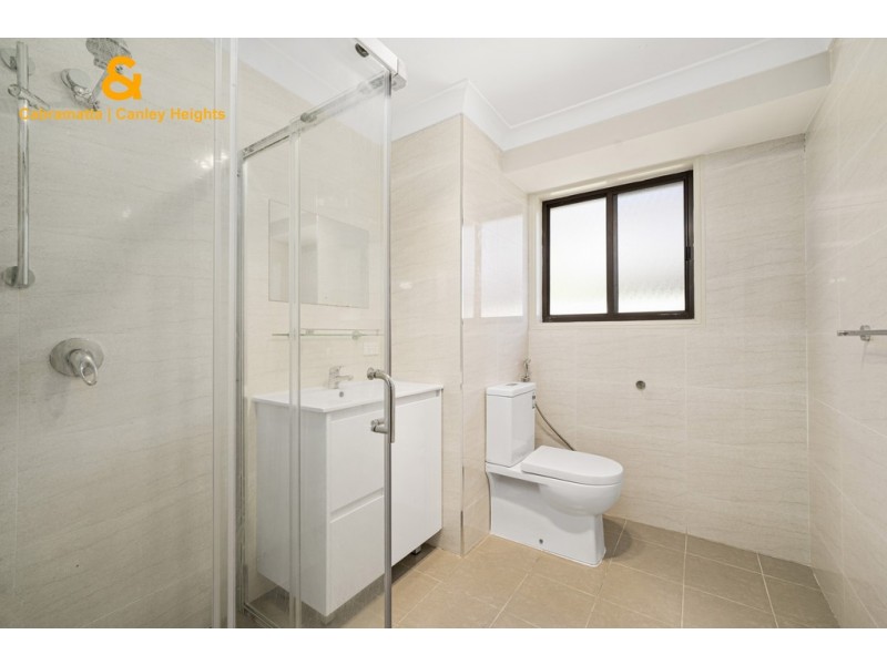 2 TORWOOD PLACE, St Johns Park NSW 2176