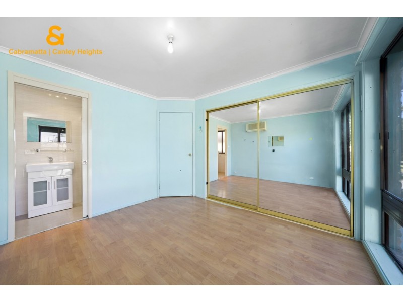 2 TORWOOD PLACE, St Johns Park NSW 2176