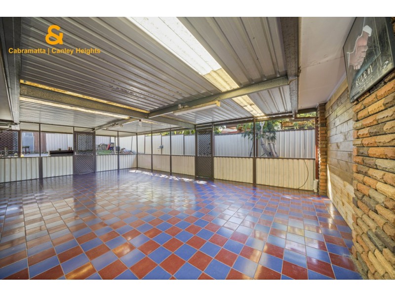 2 TORWOOD PLACE, St Johns Park NSW 2176