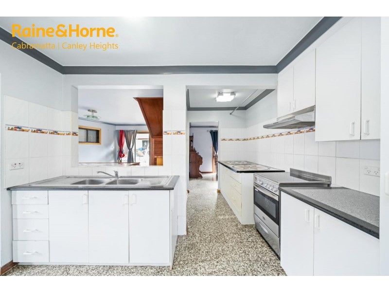 11 WINSTANLEY PLACE, Mount Pritchard NSW 2170