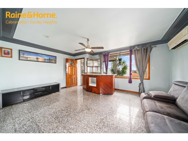 11 WINSTANLEY PLACE, Mount Pritchard NSW 2170