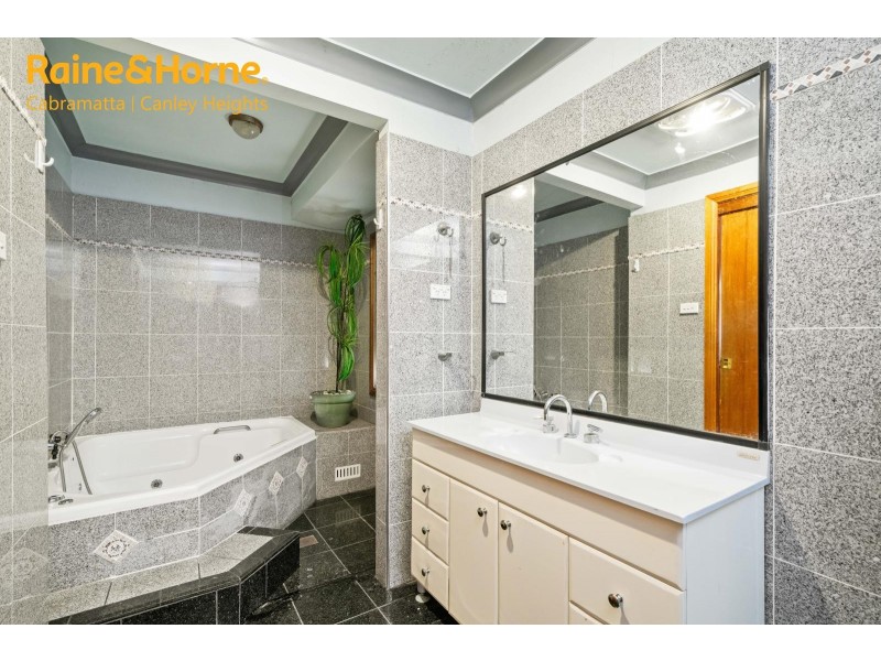 11 WINSTANLEY PLACE, Mount Pritchard NSW 2170