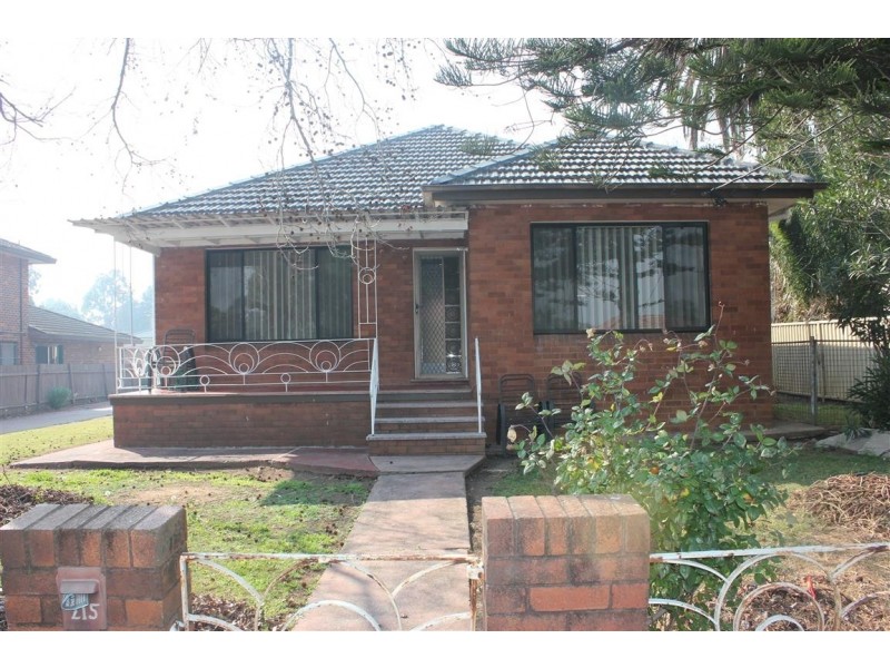 215 THE HORSLEY DRIVE, Fairfield East NSW 2165