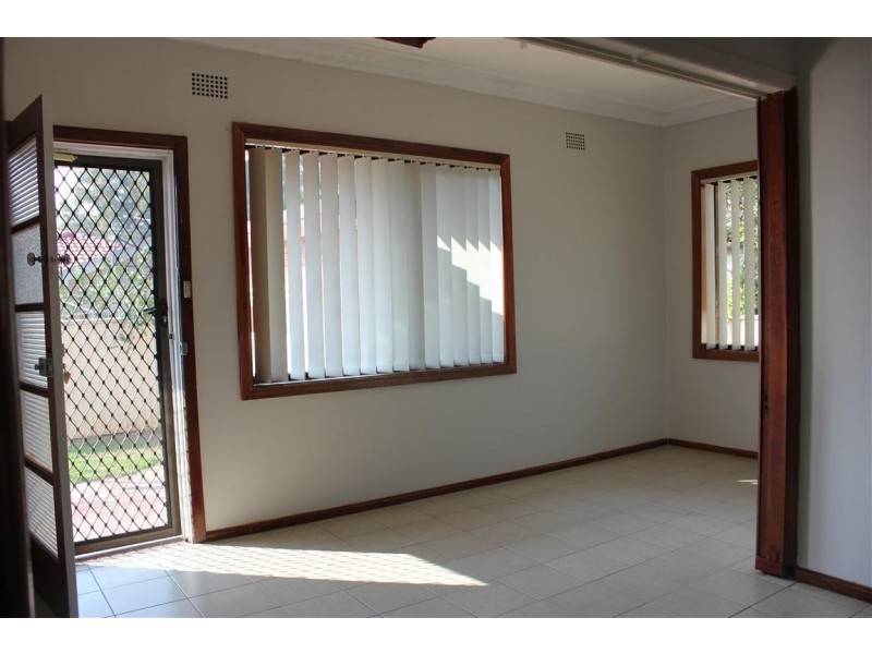 215 THE HORSLEY DRIVE, Fairfield East NSW 2165