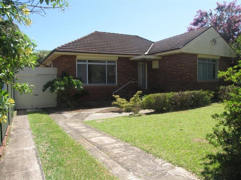 2 Moller Ave, Birrong NSW 2143