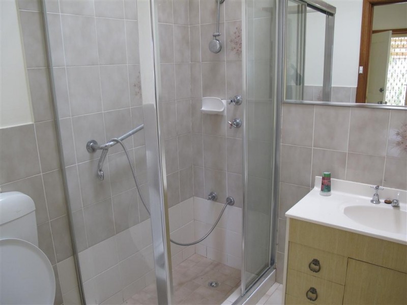 8 Wearne Rd, Bonnyrigg NSW 2177