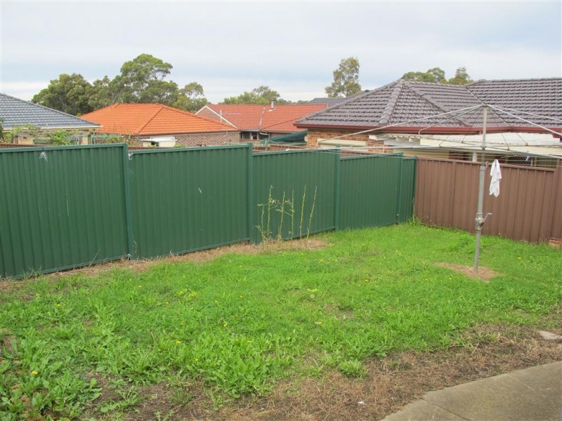8 Wearne Rd, Bonnyrigg NSW 2177