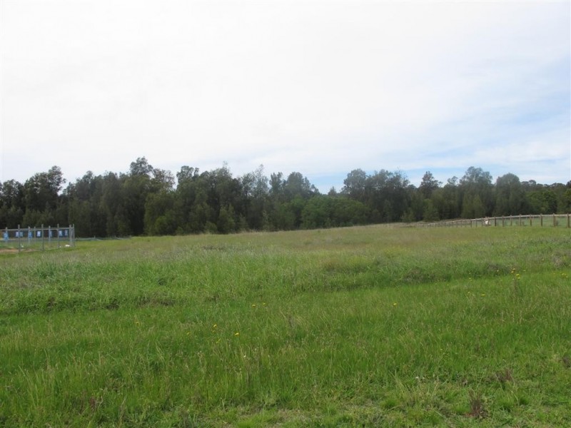 6 Portrush Cr, Luddenham NSW 2745