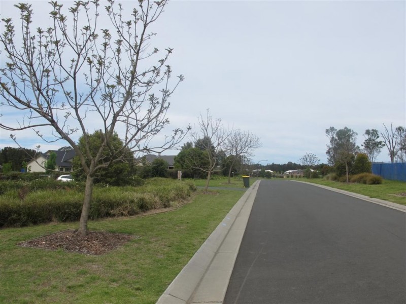 6 Portrush Cr, Luddenham NSW 2745