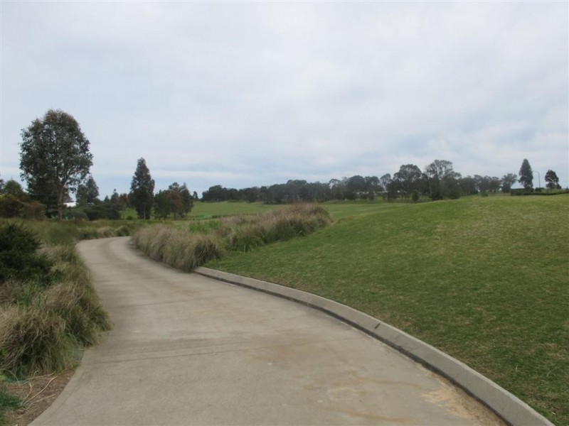 6 Portrush Cr, Luddenham NSW 2745