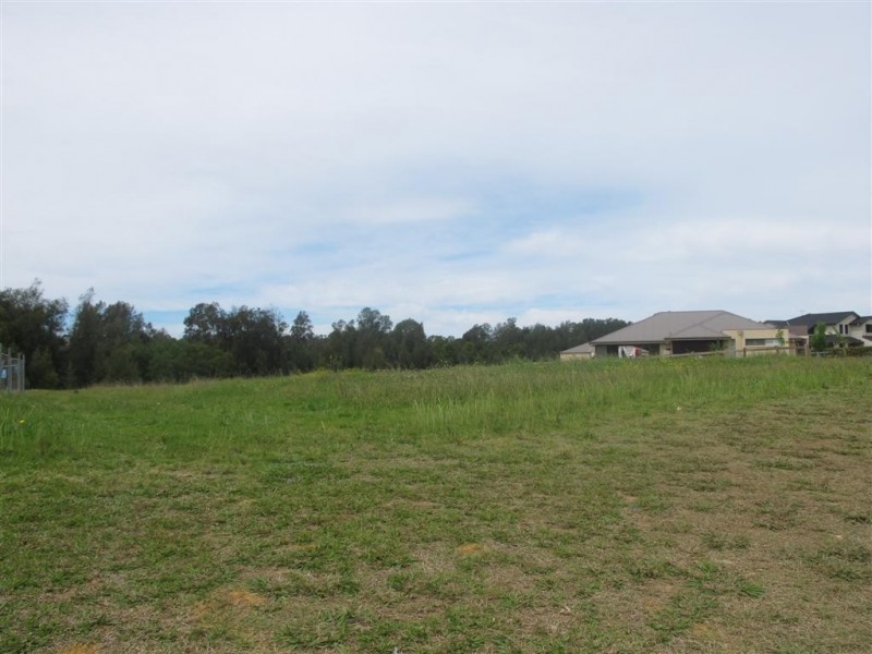 6 Portrush Cr, Luddenham NSW 2745