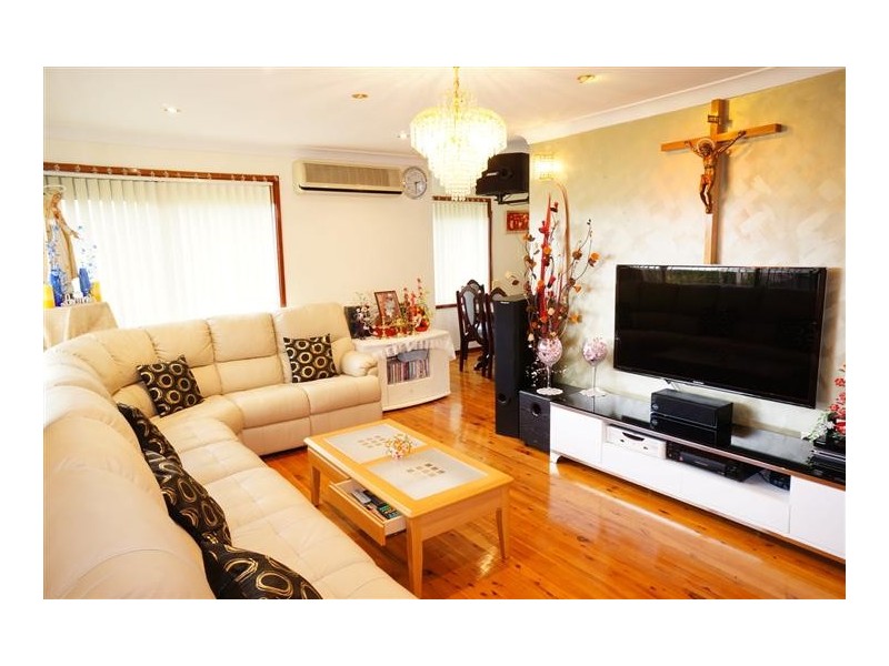 89A Queen St, Canley Heights NSW 2166