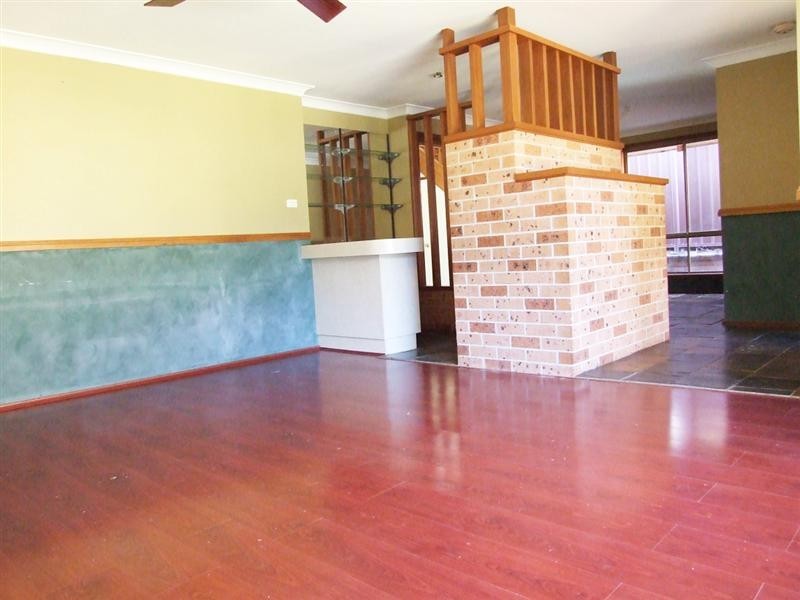 5 Peat Cl, Eagle Vale NSW 2558