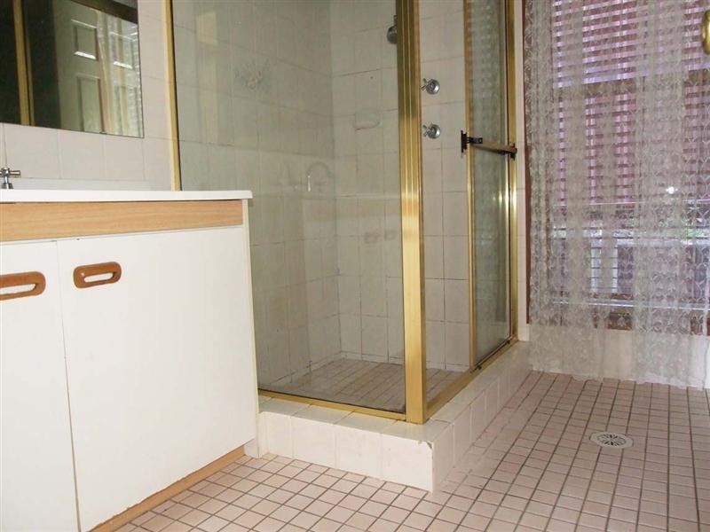 5 Peat Cl, Eagle Vale NSW 2558