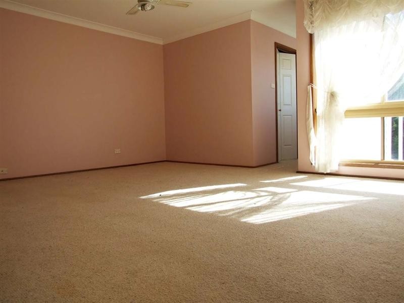 5 Peat Cl, Eagle Vale NSW 2558