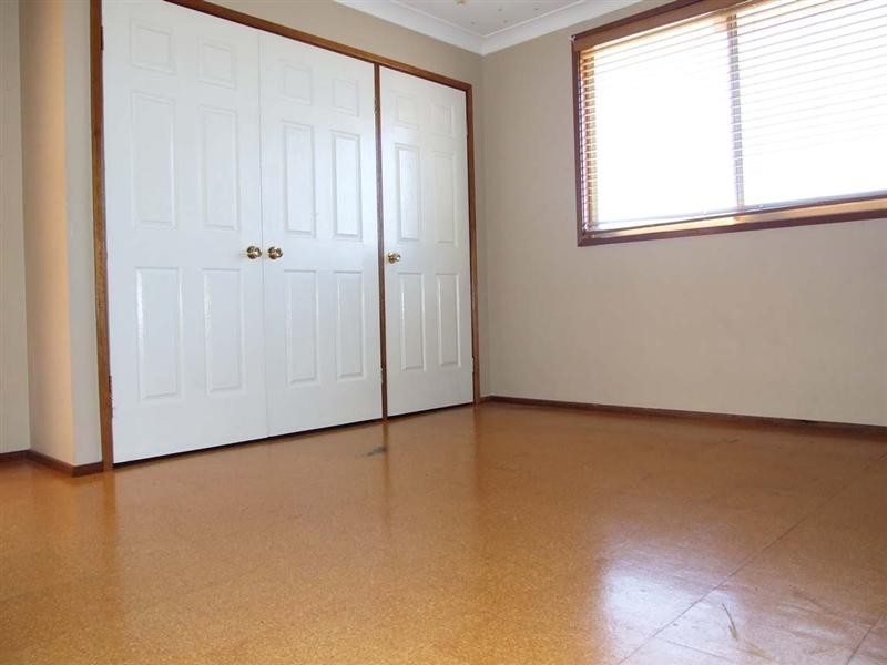 5 Peat Cl, Eagle Vale NSW 2558