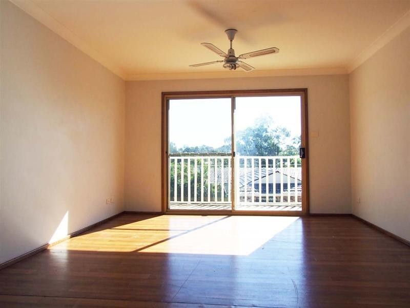 5 Peat Cl, Eagle Vale NSW 2558