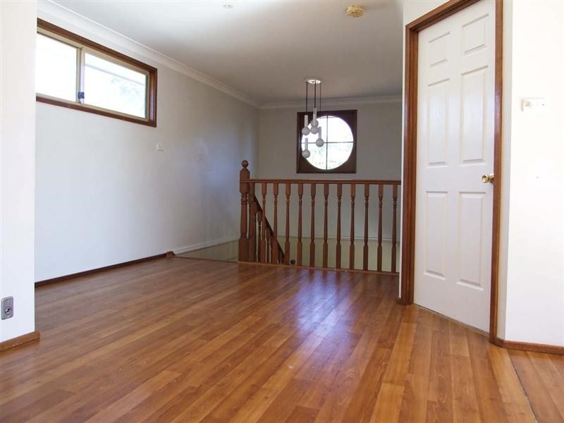 5 Peat Cl, Eagle Vale NSW 2558