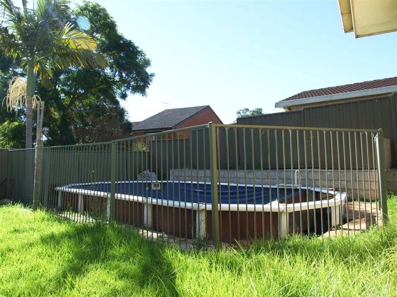 5 Peat Cl, Eagle Vale NSW 2558