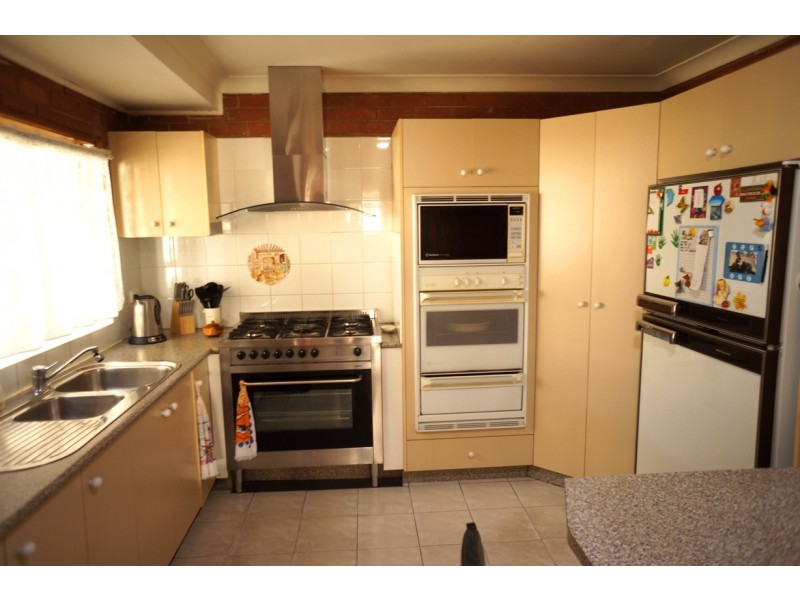 5 Caddo Close, Greenfield Park NSW 2176