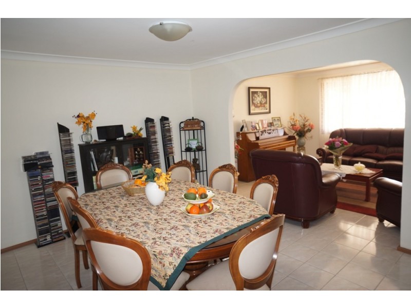 5 Caddo Close, Greenfield Park NSW 2176