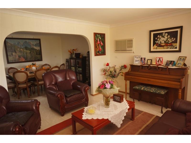 5 Caddo Close, Greenfield Park NSW 2176