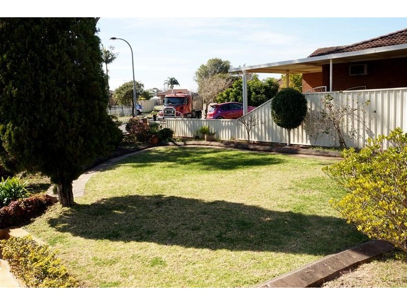 5 Caddo Close, Greenfield Park NSW 2176