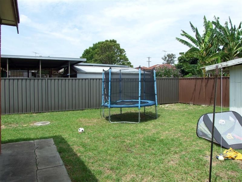 Fairfield West NSW 2165