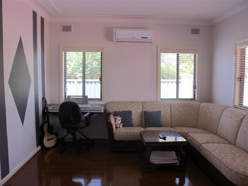 35 Earl St, Canley Heights NSW 2166