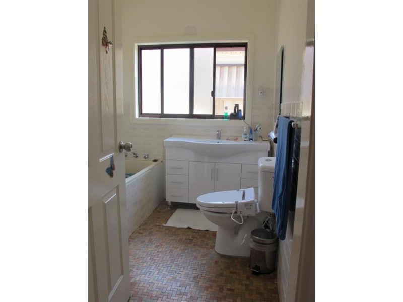 35 Earl St, Canley Heights NSW 2166
