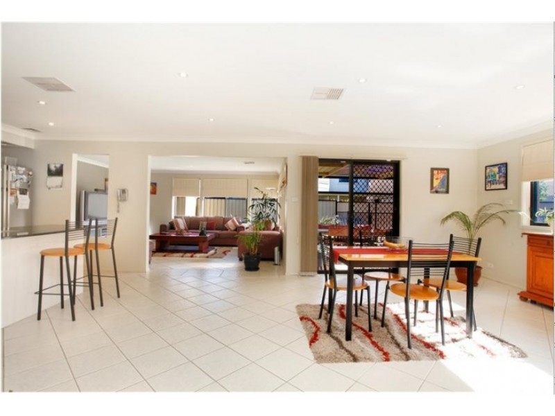 37 Wheatley St, St Johns Park NSW 2176