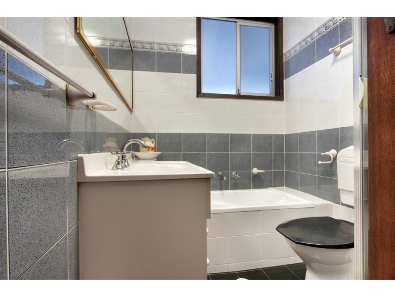 18 Thorney Rd, Fairfield West NSW 2165